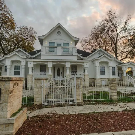 Stunning 6Br Victorian Sleeps 25-2